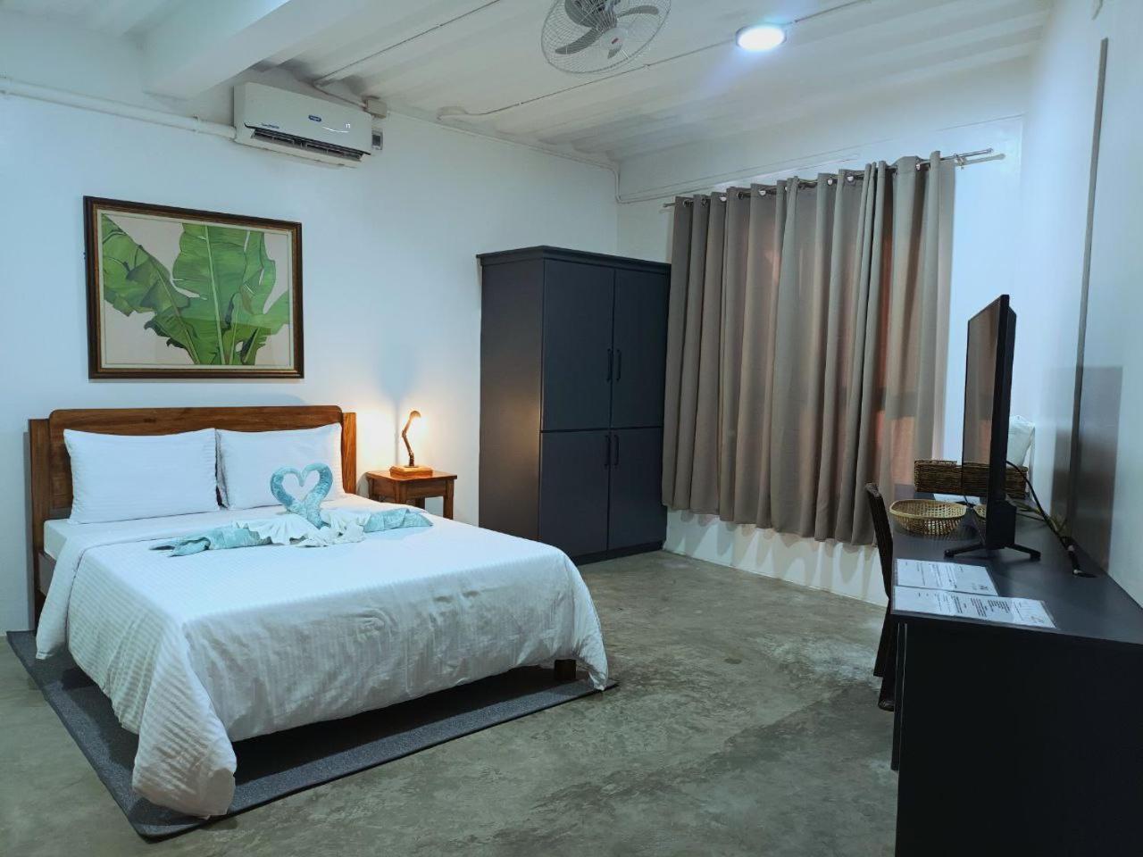 Av Suites Puerto Galera Exteriér fotografie