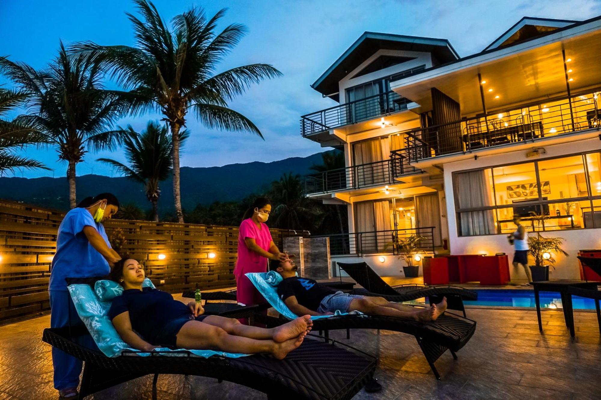 Av Suites Puerto Galera Exteriér fotografie