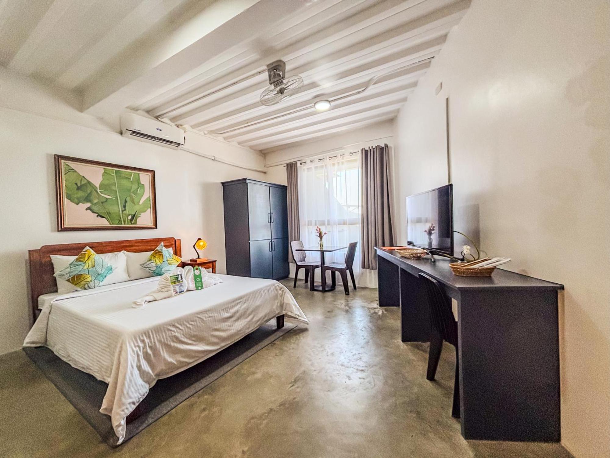 Av Suites Puerto Galera Exteriér fotografie