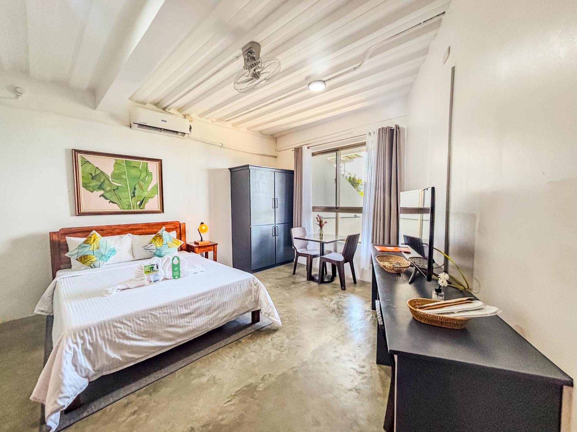 Av Suites Puerto Galera Exteriér fotografie