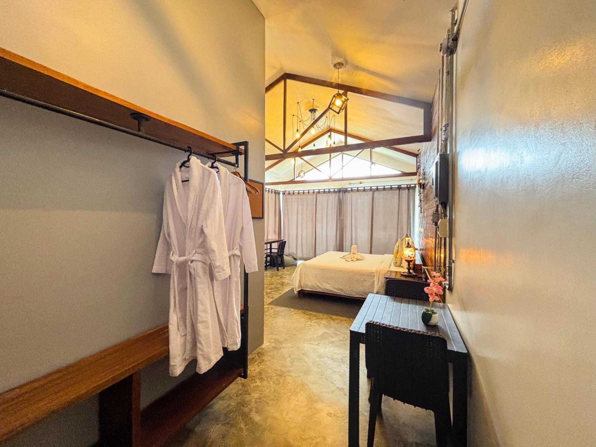 Av Suites Puerto Galera Exteriér fotografie